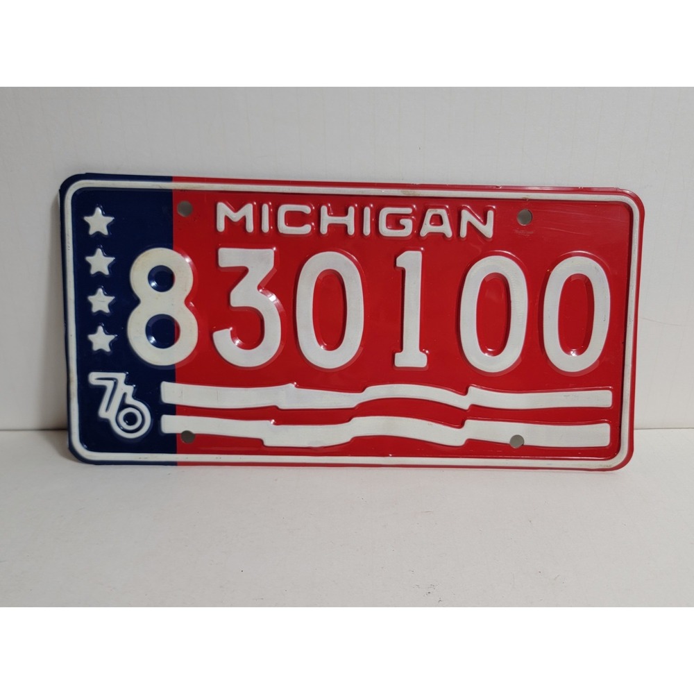 Vintage Uncirculated Michigan Bicentennial 1976 License Plate #830100